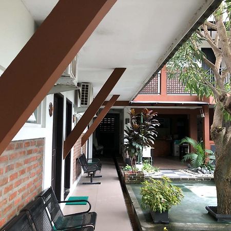 Reddooz Plus At Ininnawa Homestay Syariah Palu Exterior photo