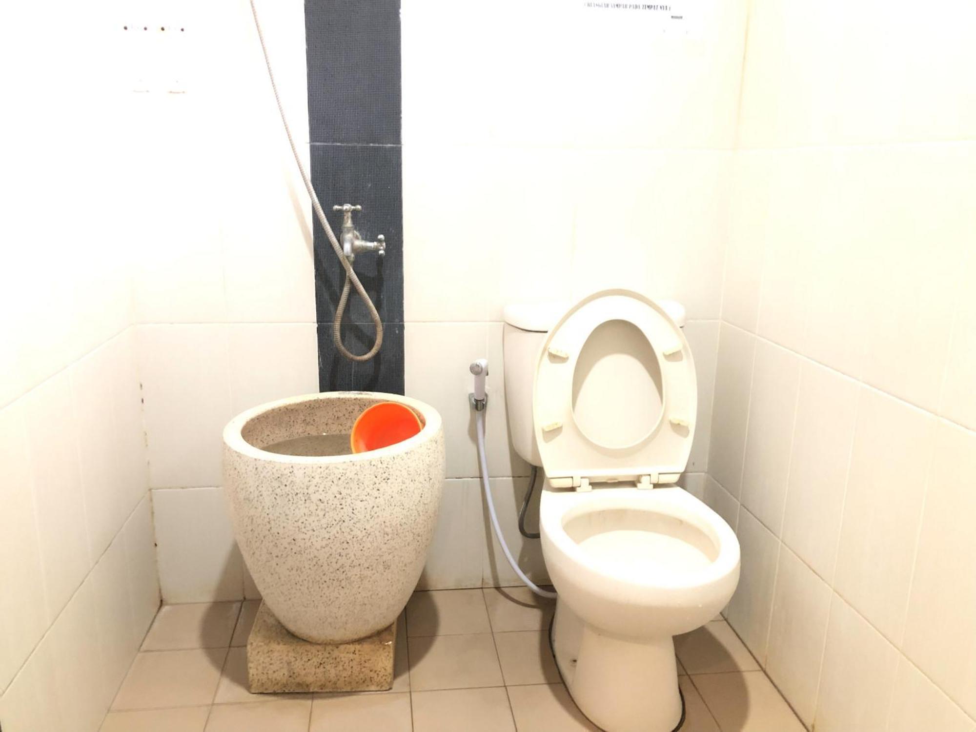 Reddooz Plus At Ininnawa Homestay Syariah Palu Exterior photo