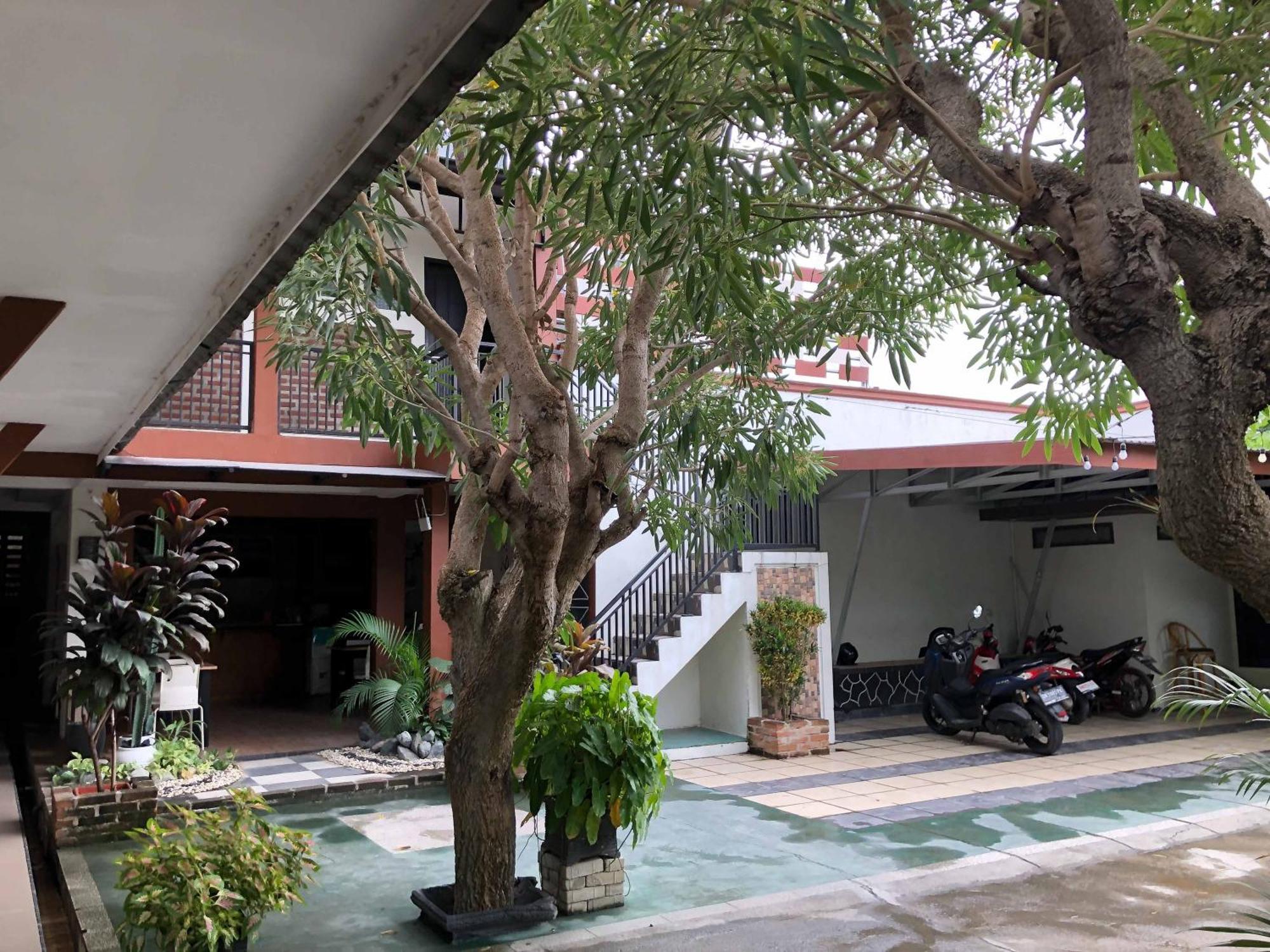Reddooz Plus At Ininnawa Homestay Syariah Palu Exterior photo