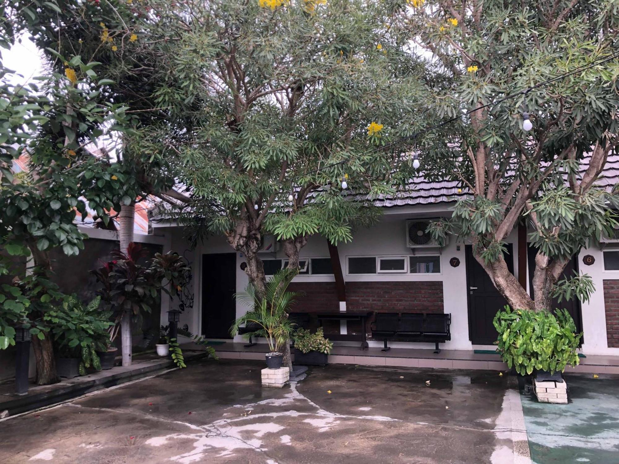 Reddooz Plus At Ininnawa Homestay Syariah Palu Exterior photo